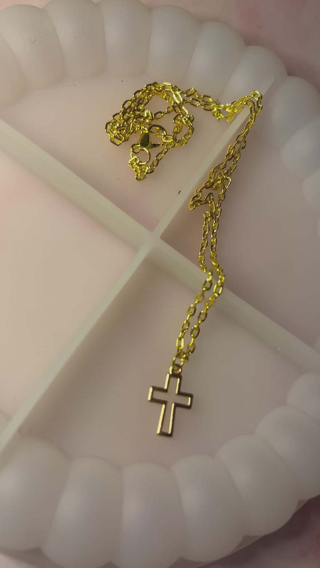 Outline cross necklace